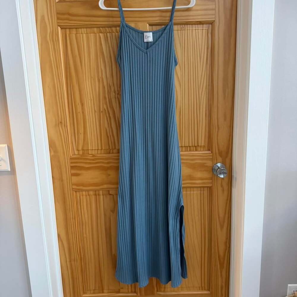 Livi by Olivia Rae Blue Ribbed Midi Dress Size L